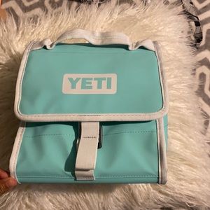 Yeti lunch box